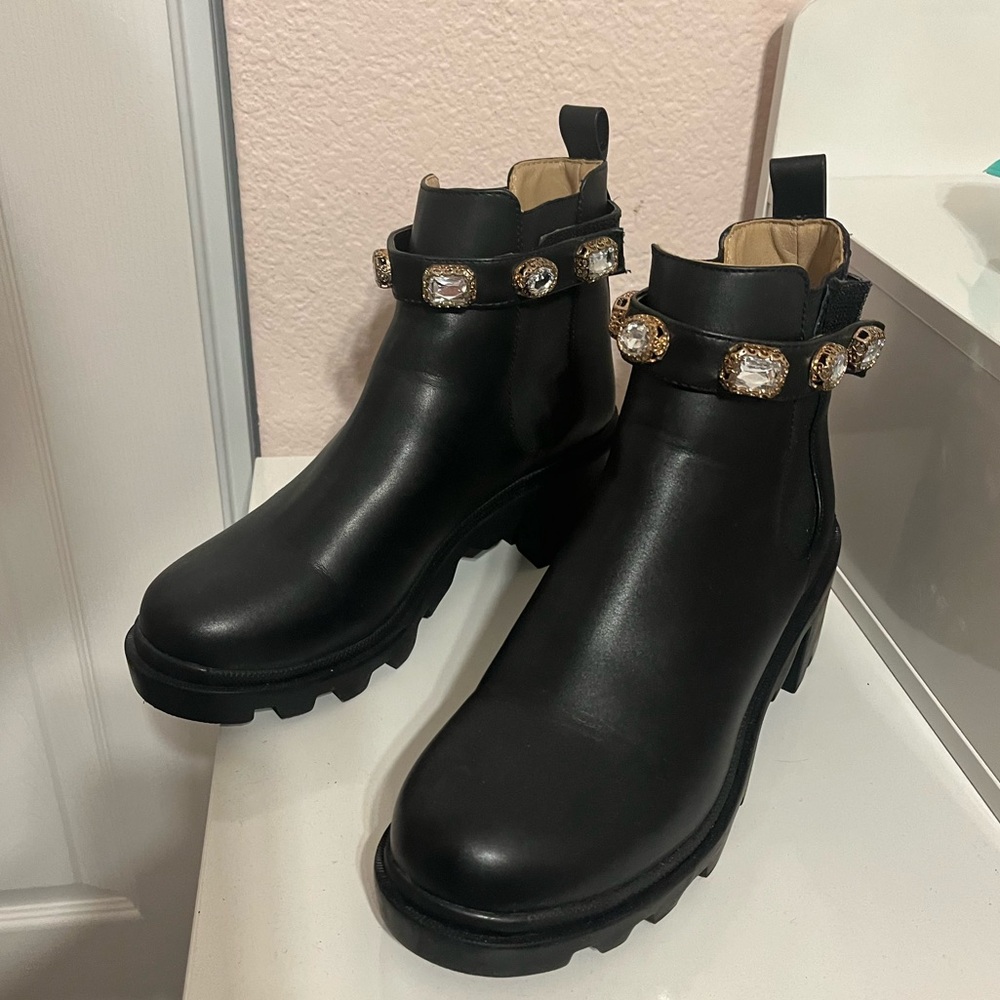 Woman’s Black Steve Madden black amulet boots.